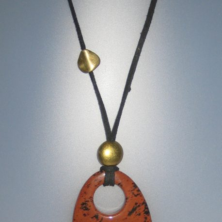 104-314  Penjoll d’obsidiana caoba, 60×45,5 mm, antelina negra, fornitures ajustables de metall daurades