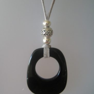 Pendant with Onyx, 60x40 mm, antelina gris, Adjustable metal silver buttons