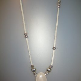 Rose Quartz Necklace, 25x23 mm, antelina i fornutres de gris metal platejades