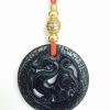 307-315 Penjoll de jade negre, tallat a dues cares, 50mm diàmetre, antelina vermella i fornitures daurades (1)