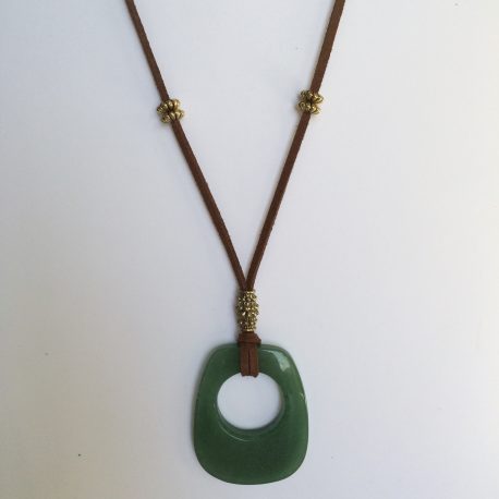 306-315 Penjoll d’aventurina verda, 50×40 mm, antelina marró i fornitures daurades (2)