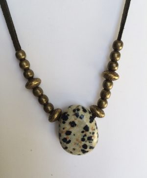 317-315 Penjoll de jaspi dàlmata, 30x25mm, antelina kaki i fornitures daurades