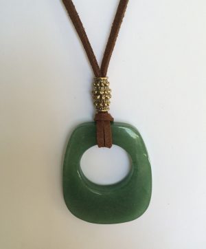 306-315 Penjoll d'aventurina verda, 50x40 mm, antelina marró i fornitures daurades (1)