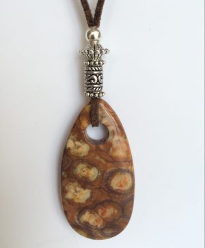 326-315 Penjoll de jaspi ull d'àguila, 60x30mm, antelina marró i fornitures platejades
