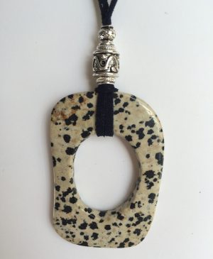 309-315 Penjoll de jaspi dàlmata, 65x40mm antelina negra i fornitures platejades (1)