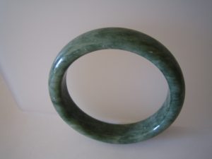 345-73-114 Pulsera jade, 15mm x60mm diámetro